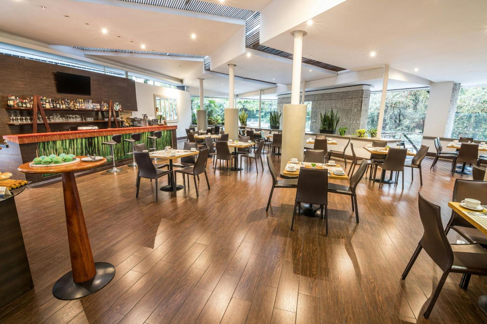 Four Points By Sheraton Medellín Esterno foto